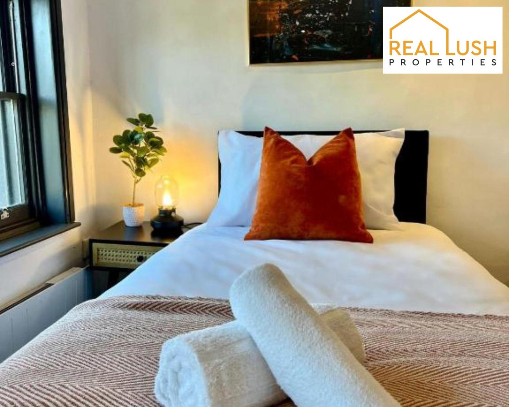 Real Lush Properties - Spacious Four-Bedroom House, Ideal For Families & Contractors , Burton מראה חיצוני תמונה