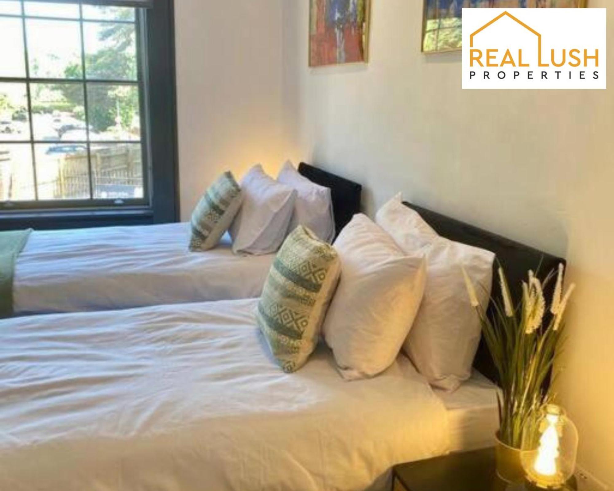 Real Lush Properties - Spacious Four-Bedroom House, Ideal For Families & Contractors , Burton מראה חיצוני תמונה