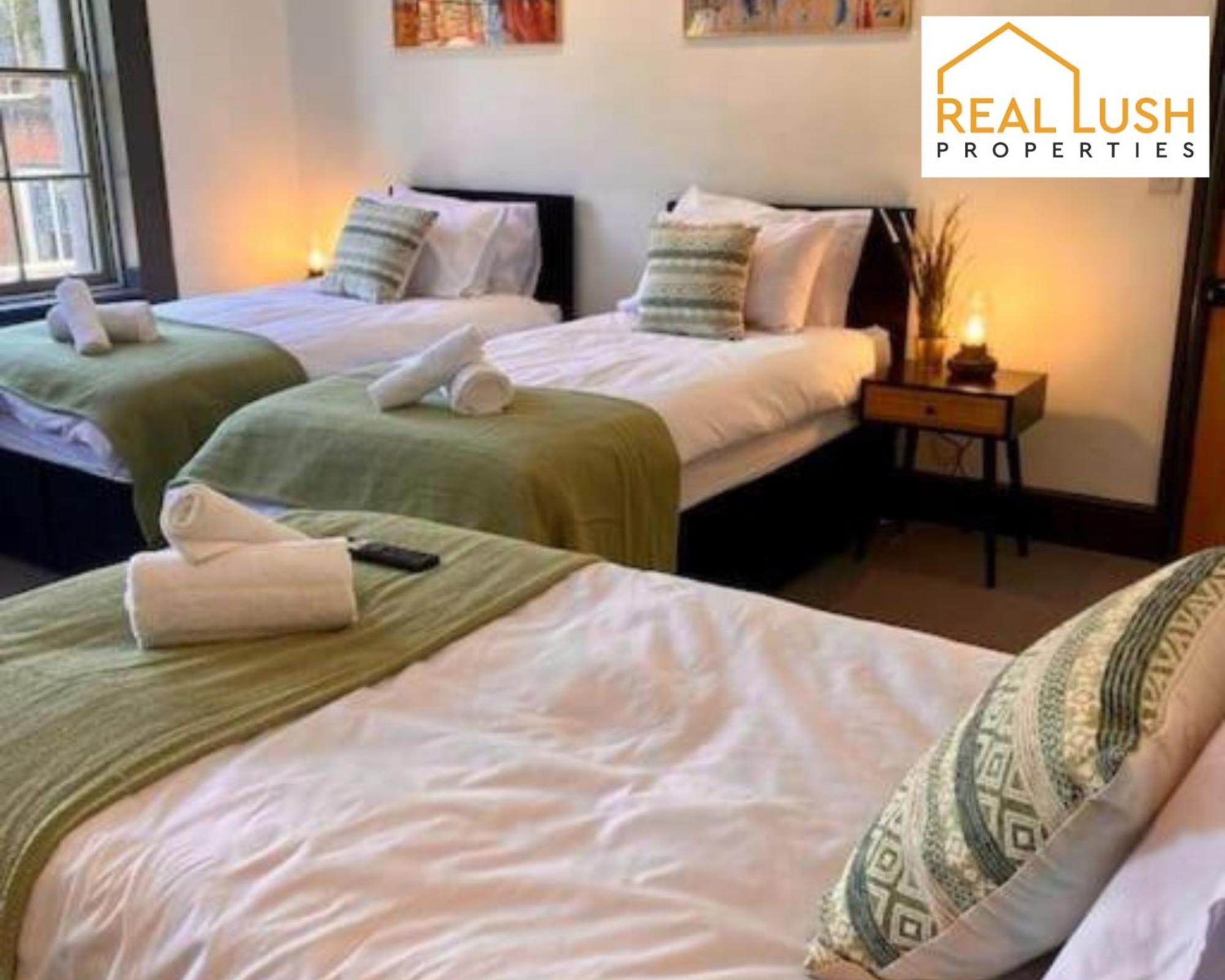 Real Lush Properties - Spacious Four-Bedroom House, Ideal For Families & Contractors , Burton מראה חיצוני תמונה
